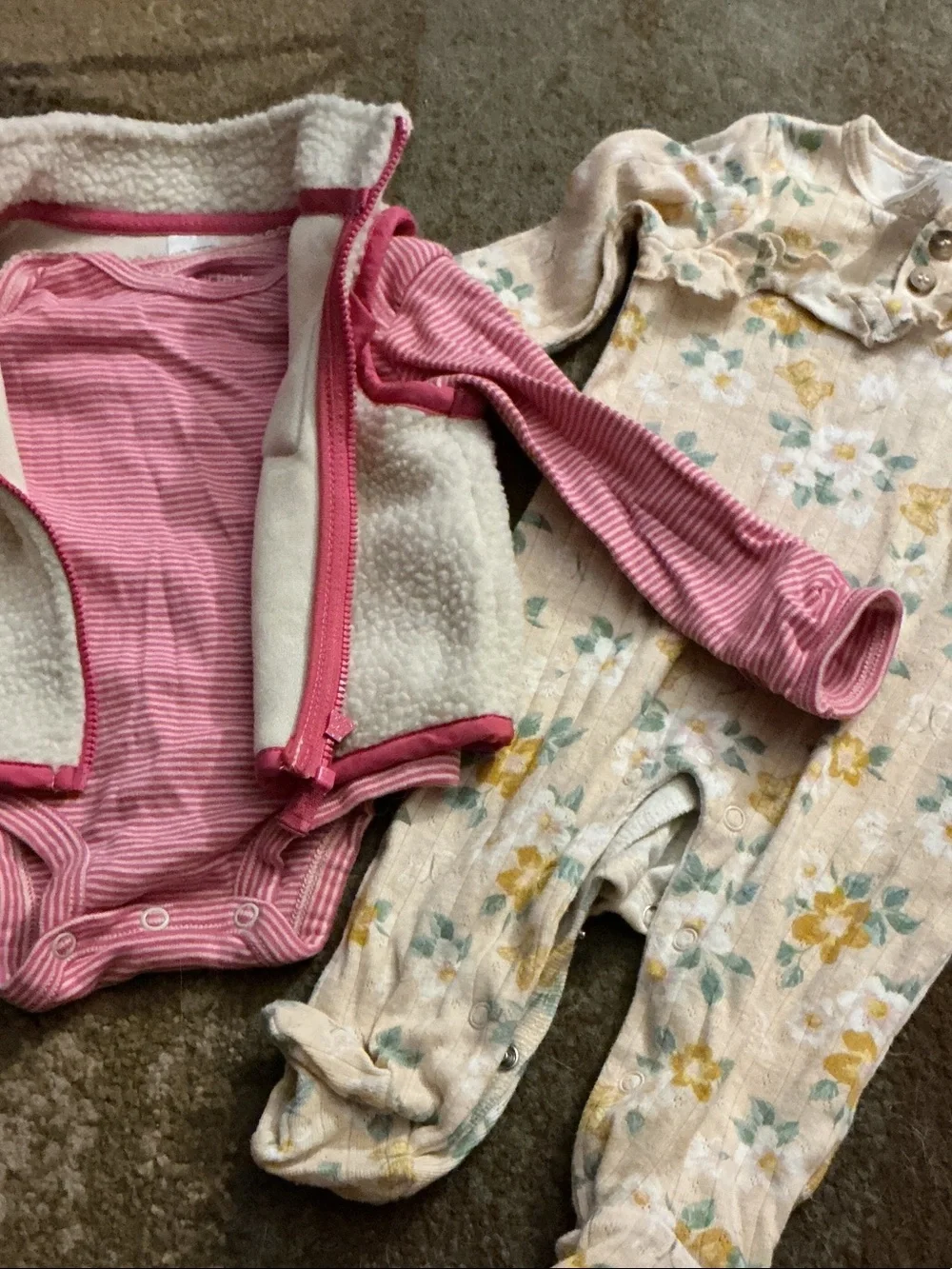 Bundle of Baby Girl Clothes - See pics & description